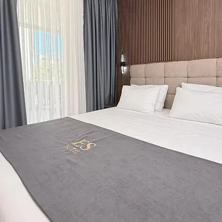 Es Hotel