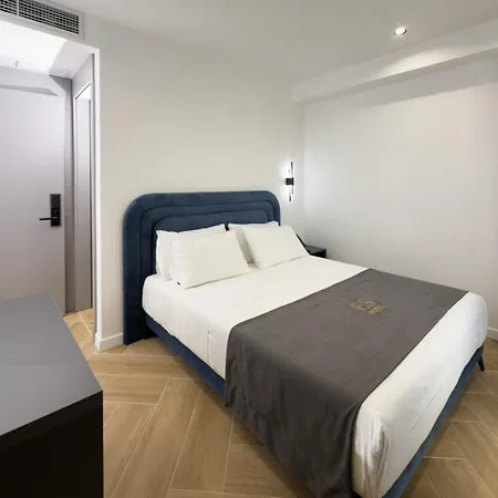 Es Hotel 4*