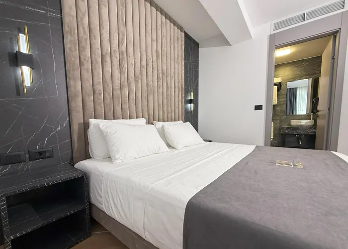 Hotel Es Tirana