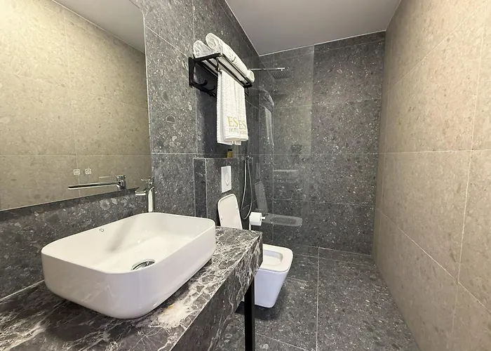 Es Hotel Tirana