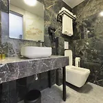 Hotell Es Tirana