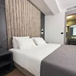 Hotell Es Tirana