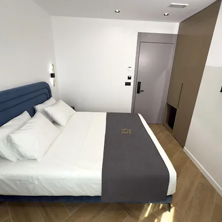 Hotell Es Tirana
