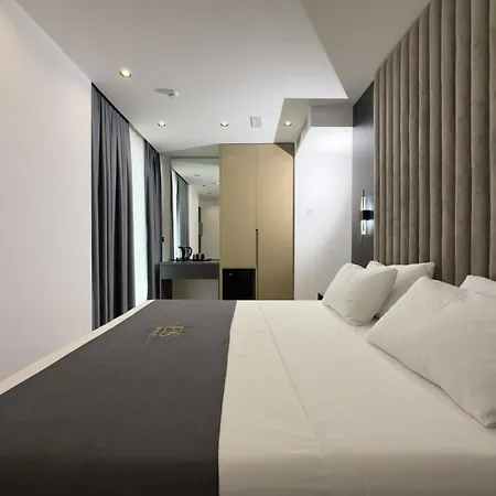 Es Hotell Tirana