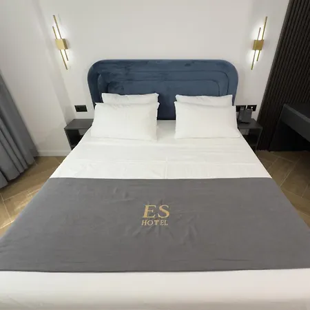 Otel Es Tiran
