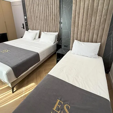 Es Tirana