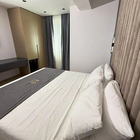 Es Otel Tiran