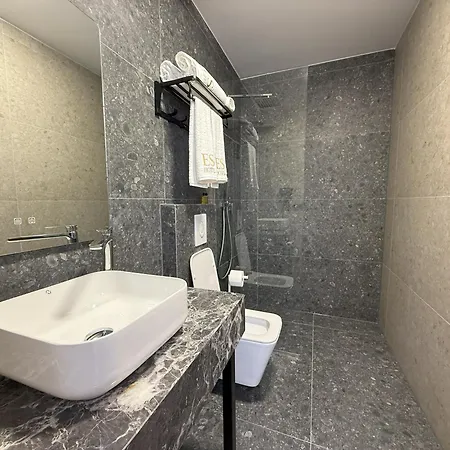 Es Otel Tiran