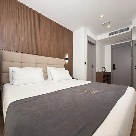 Es Otel Tiran